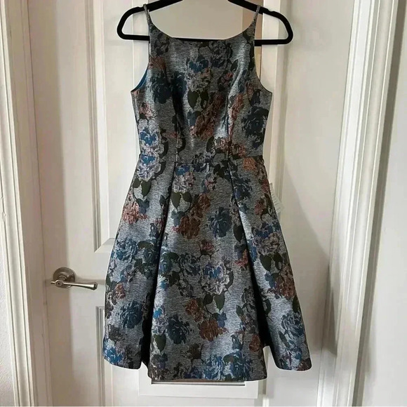 NWT GAL MEETS GLAM Darryn Metallic Floral Dress Fit & Flare Sleeveless Size 0 - Picture 1 of 6